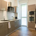 Appartement 15min Metro Duomo - Rho Fiera - Skyscraper Kitchen Milaan